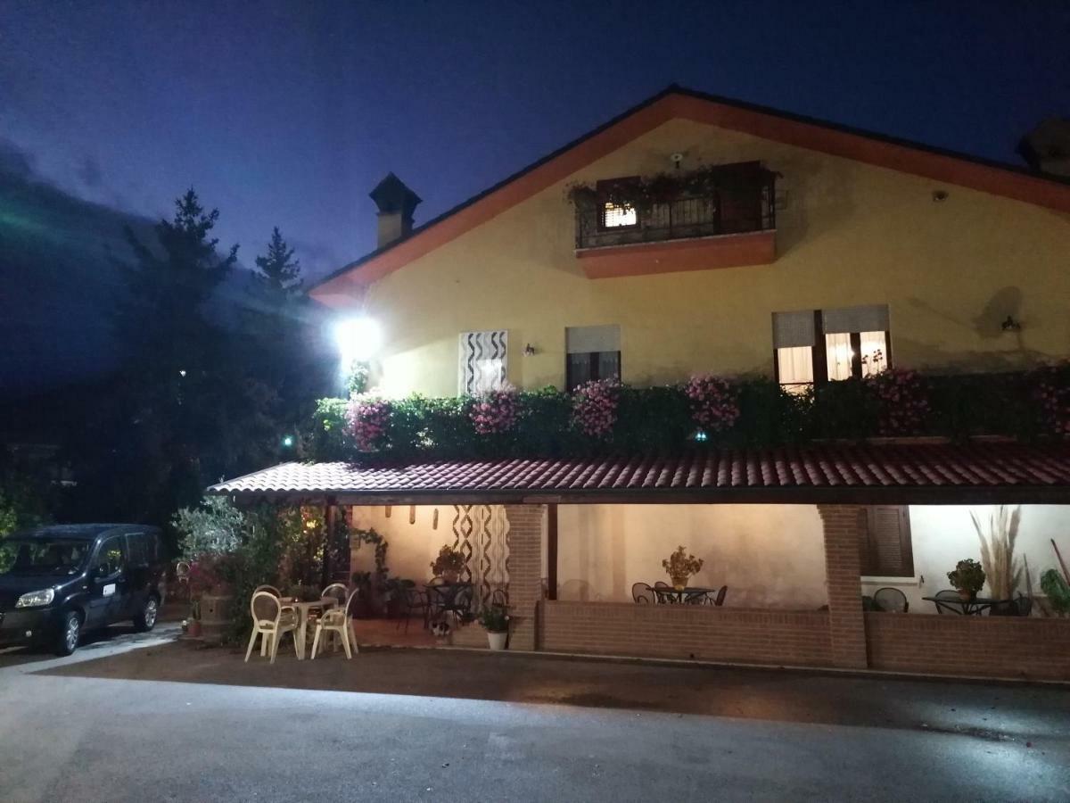 הוילה Cagnano Amiterno Le Stanze Di Bacco מראה חיצוני תמונה