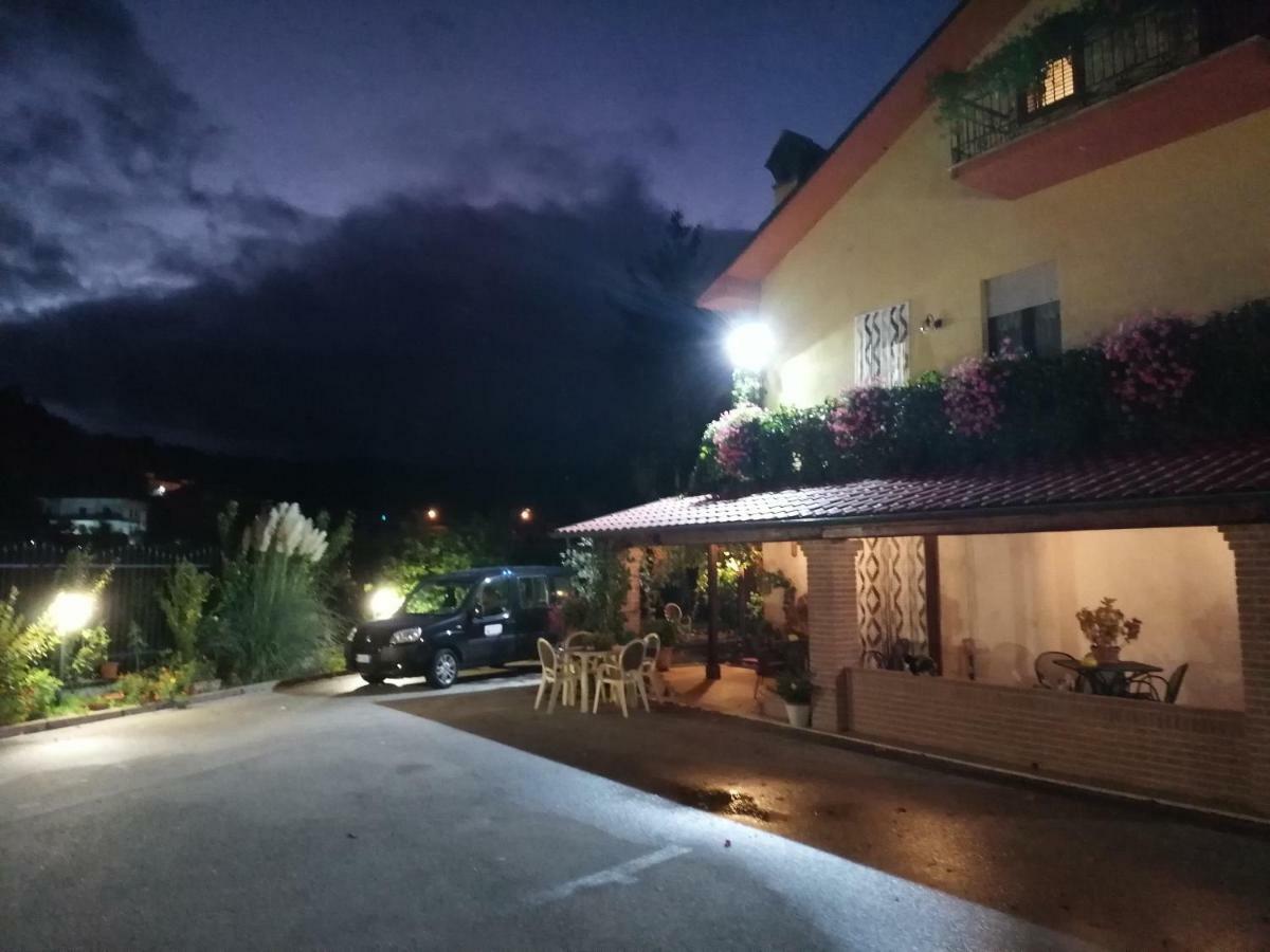 הוילה Cagnano Amiterno Le Stanze Di Bacco מראה חיצוני תמונה